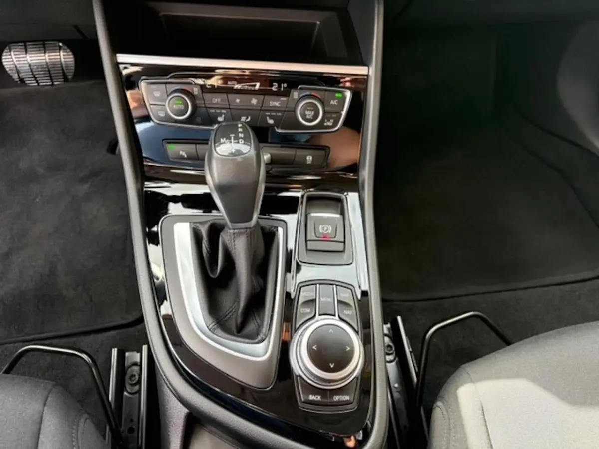 225xe iPerformance | Navi | Cruise | Camera | 77.136 km Dealeronderhouden