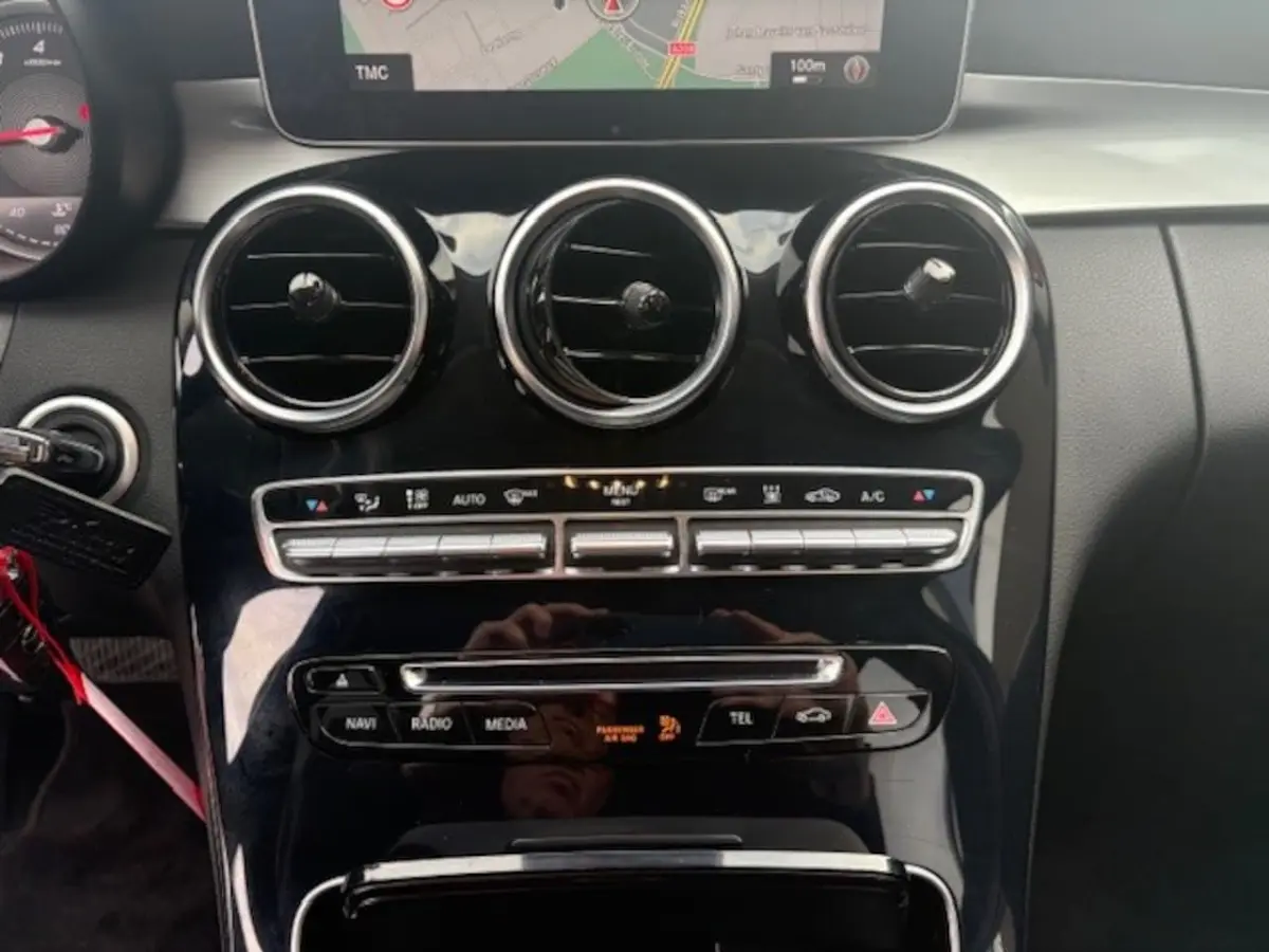 300 Ambition | Navi | Cruise | 77.058 km Dealeronderhouden