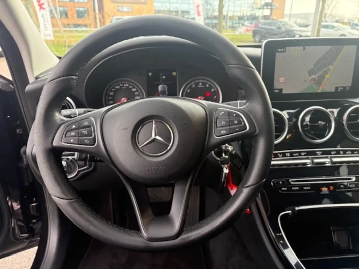 300 Ambition | Navi | Cruise | 77.058 km Dealeronderhouden