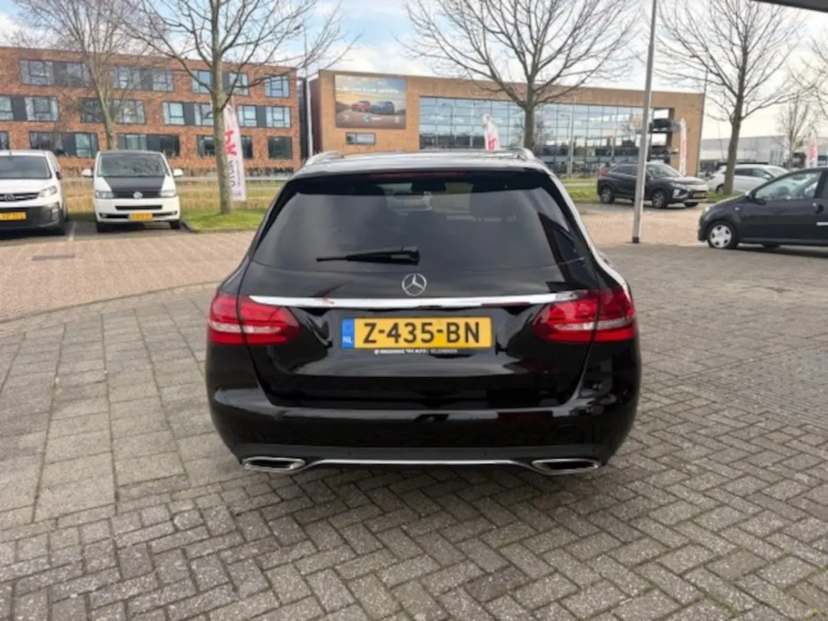 300 Ambition | Navi | Cruise | 77.058 km Dealeronderhouden