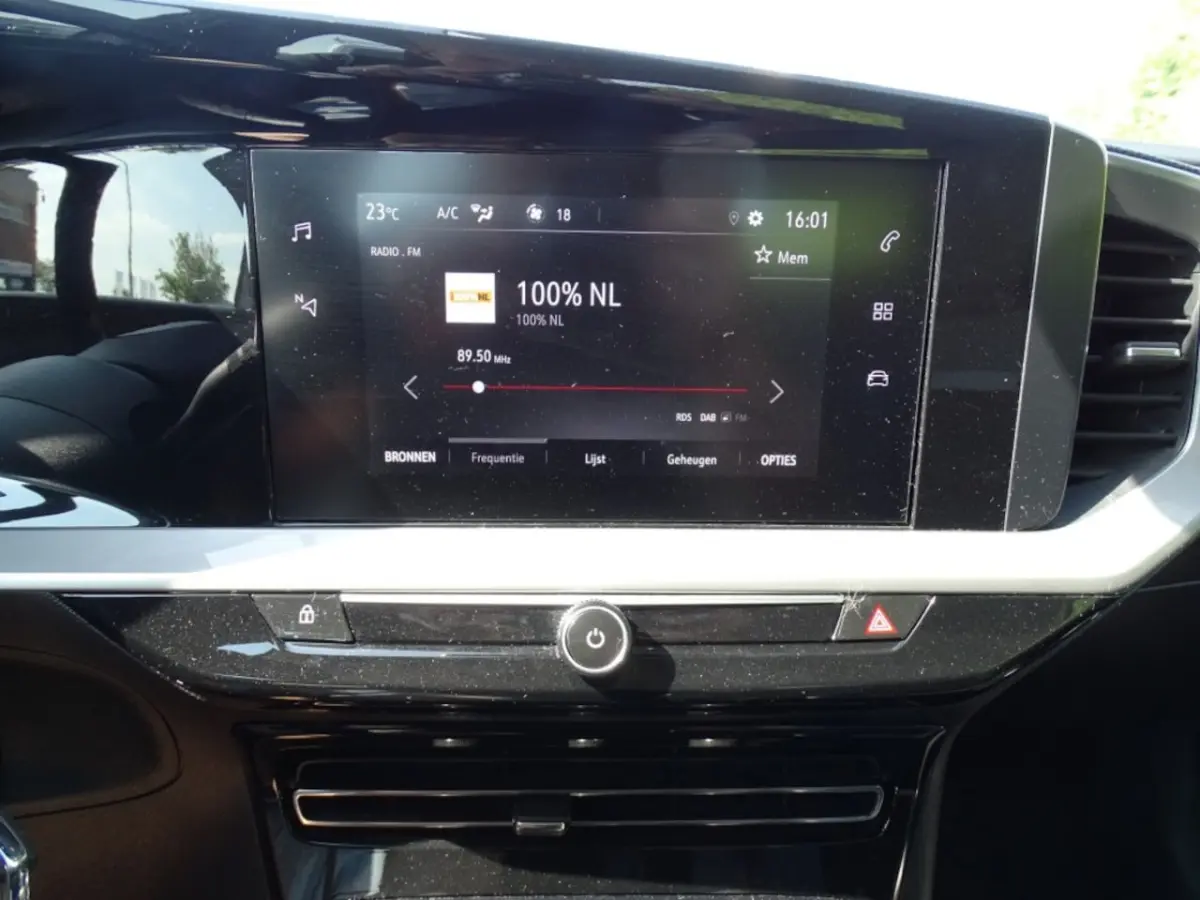 1.2 136pk Turbo Elegance - Carplay-Usb-Aux-Camera-Airco-Navi-