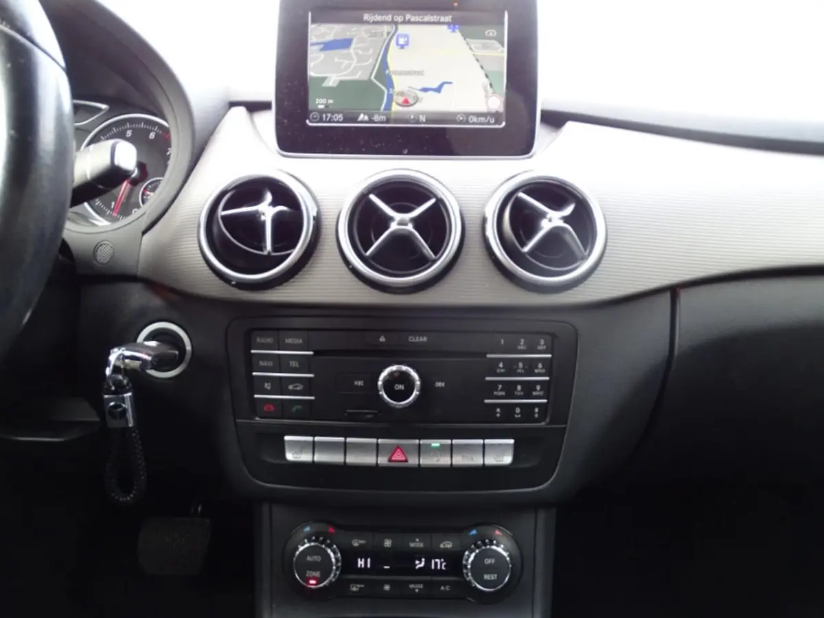 180 AMBITION-Blth-Clima-Navigatie-Pdc