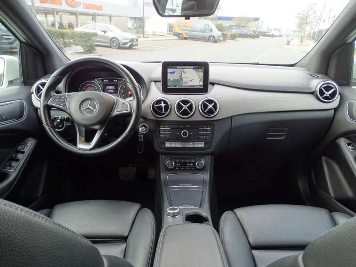180 AMBITION-Blth-Clima-Navigatie-Pdc