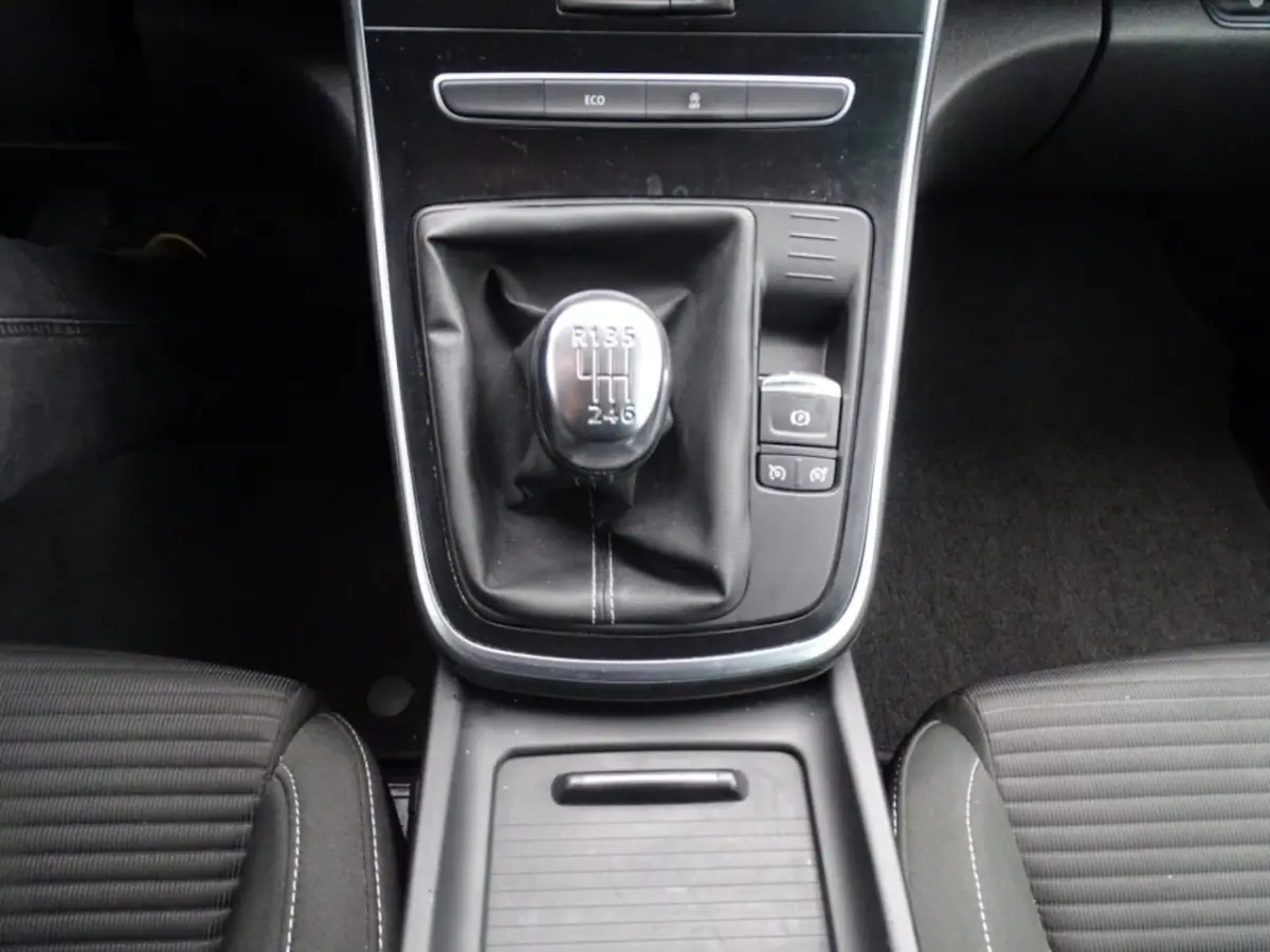 Grand Scenic 1.3 TCE BUSINESS ZEN-Navi-Trkh-Clima-Led-Cruise-Blth-Usb-Pdc-Media