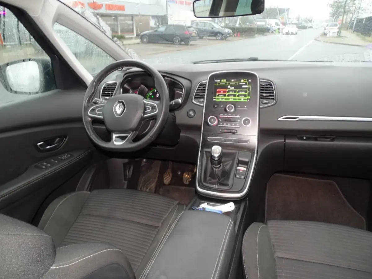 Grand Scenic 1.3 TCE BUSINESS ZEN-Navi-Trkh-Clima-Led-Cruise-Blth-Usb-Pdc-Media