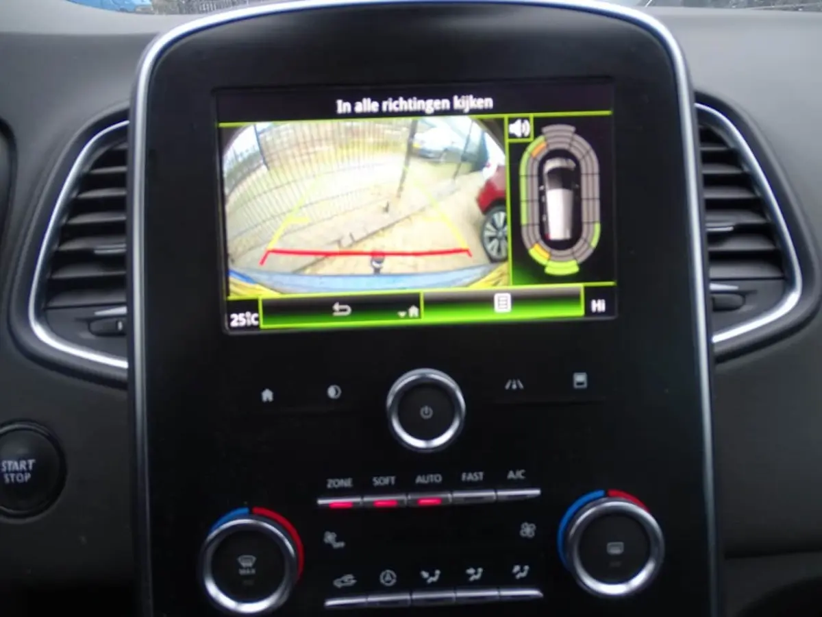 Grand Scenic 1.3 TCE BUSINESS ZEN-Navi-Trkh-Clima-Led-Cruise-Blth-Usb-Pdc-Media
