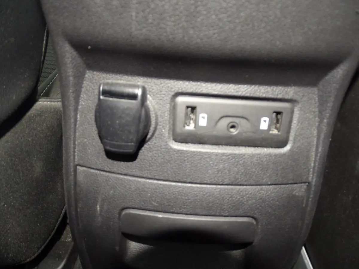 Grand Scenic 1.3 TCE BUSINESS ZEN-Navi-Trkh-Clima-Led-Cruise-Blth-Usb-Pdc-Media