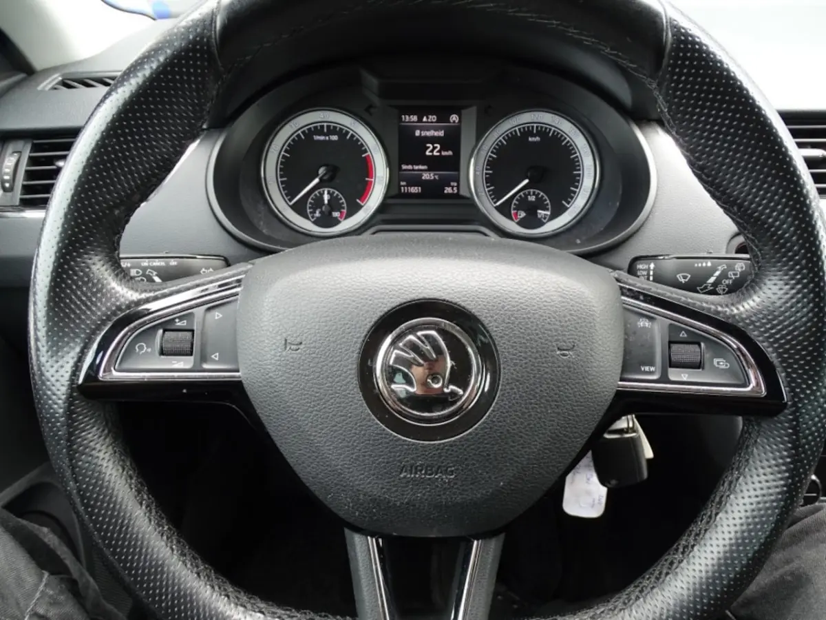 1.0 TSI BNS EDITION-Clima-Media app-Blth-Trkh-Cruise-Verw stl