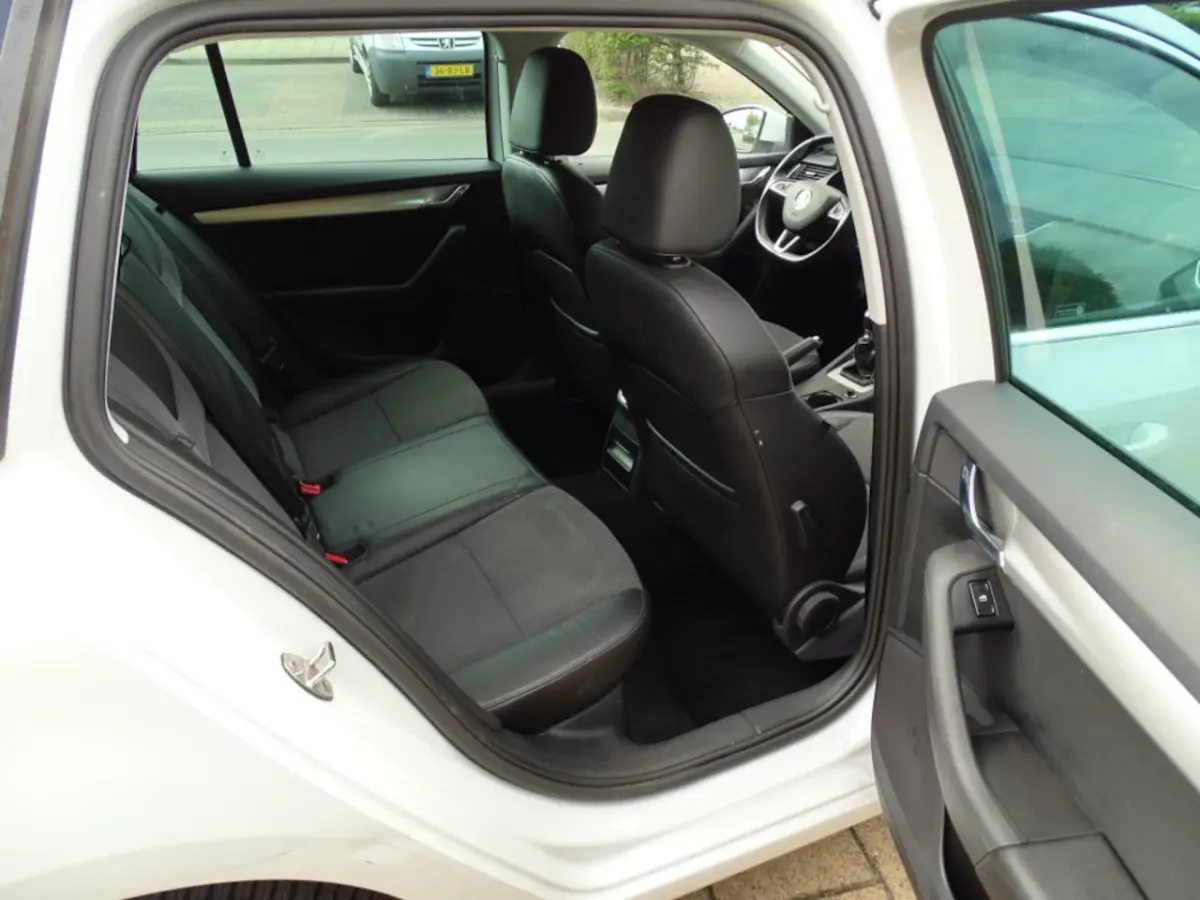 1.0 TSI BNS EDITION-Clima-Media app-Blth-Trkh-Cruise-Verw stl