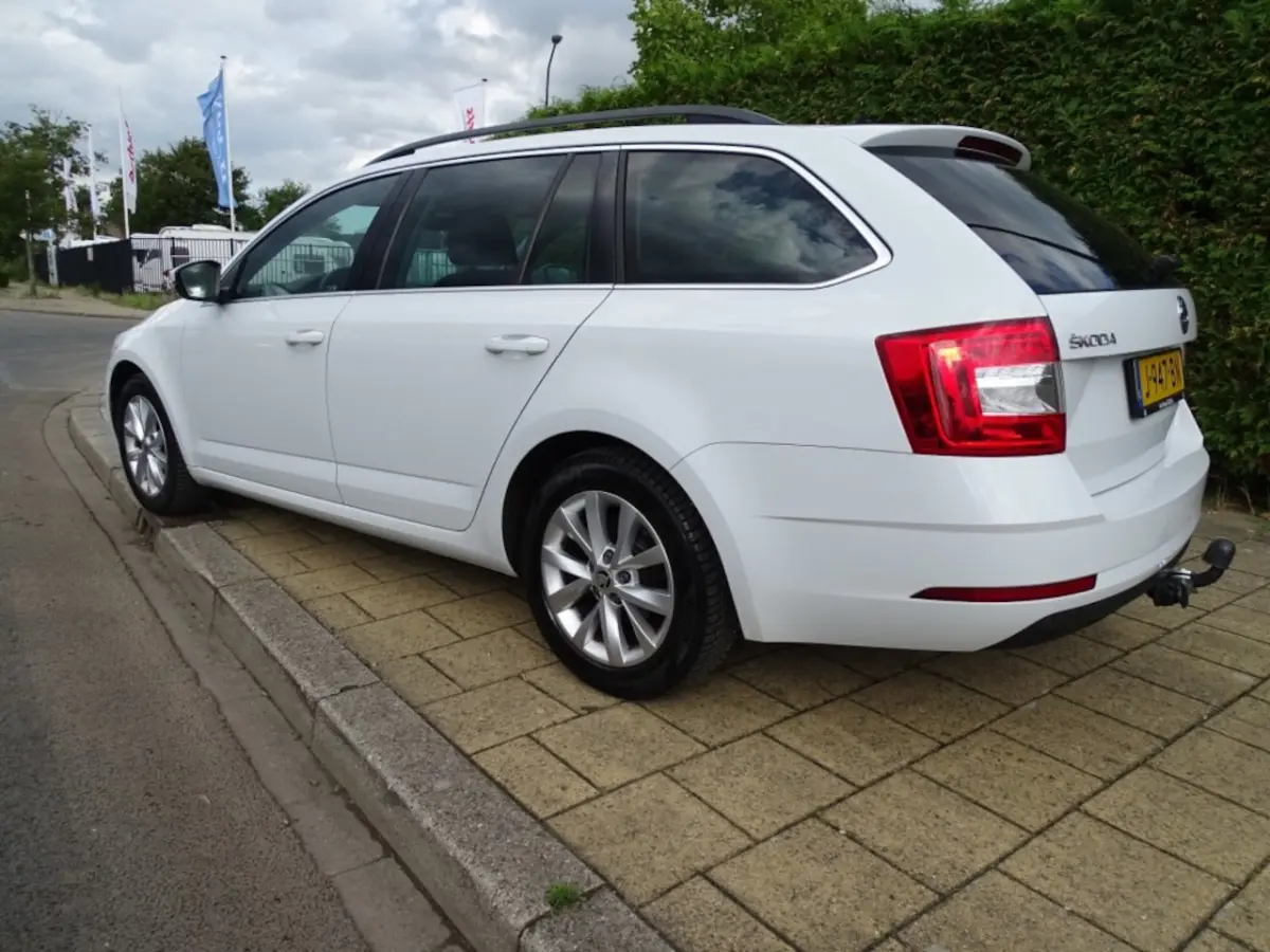 1.0 TSI BNS EDITION-Clima-Media app-Blth-Trkh-Cruise-Verw stl