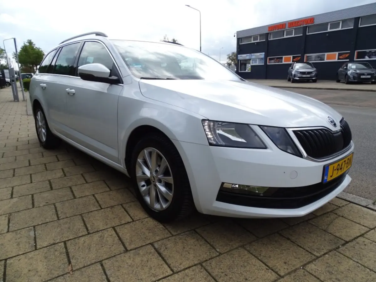 1.0 TSI BNS EDITION-Clima-Media app-Blth-Trkh-Cruise-Verw stl