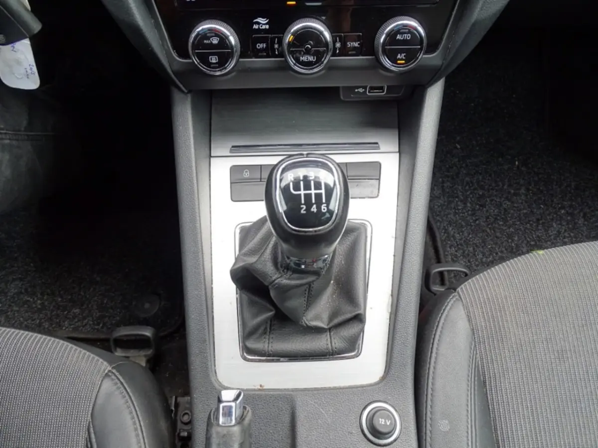 1.0 TSI BNS EDITION-Clima-Media app-Blth-Trkh-Cruise-Verw stl