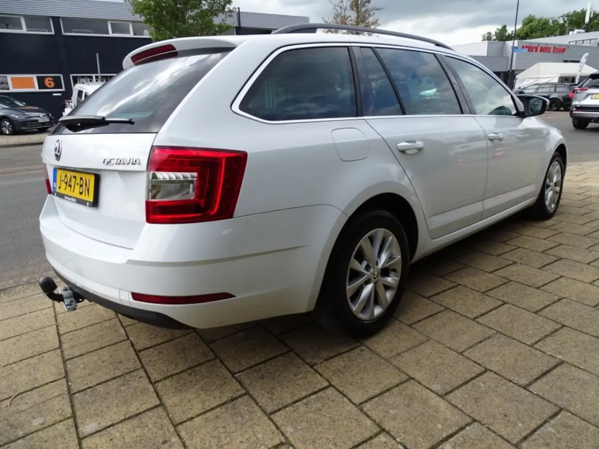 1.0 TSI BNS EDITION-Clima-Media app-Blth-Trkh-Cruise-Verw stl