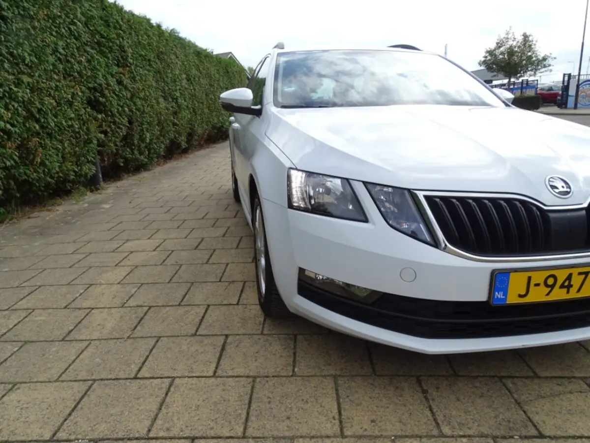 1.0 TSI BNS EDITION-Clima-Media app-Blth-Trkh-Cruise-Verw stl