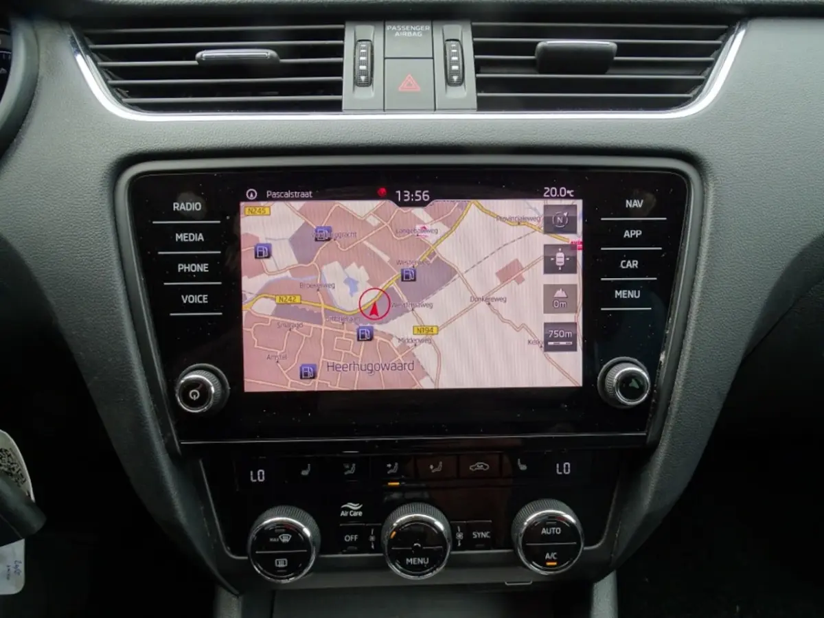 1.0 TSI BNS EDITION-Clima-Media app-Blth-Trkh-Cruise-Verw stl