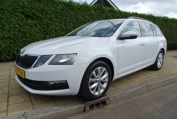 1.0 TSI BNS EDITION-Clima-Media app-Blth-Trkh-Cruise-Verw stl