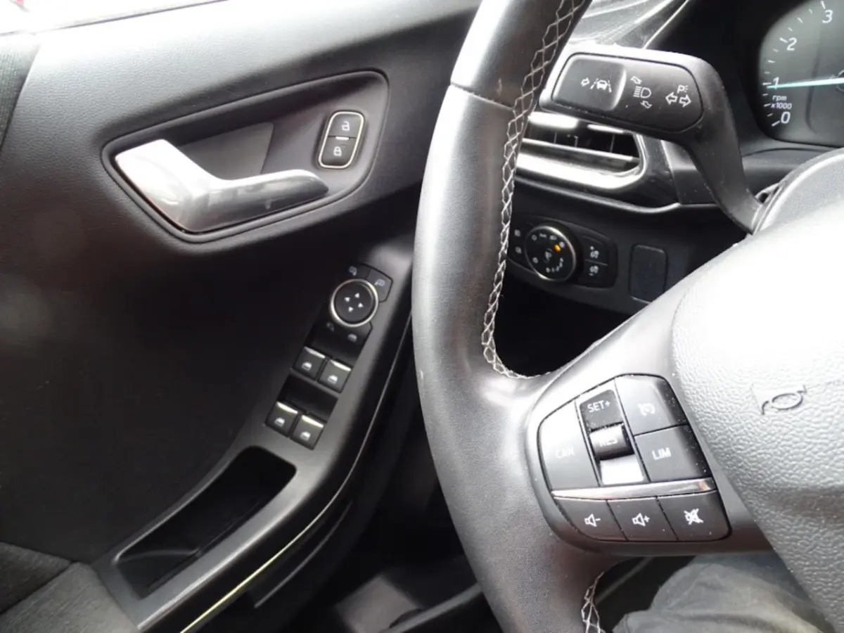 1.0 EB HYB. TITANIUM-Trkh-Carplay-Navi-Blth-Clima-Led