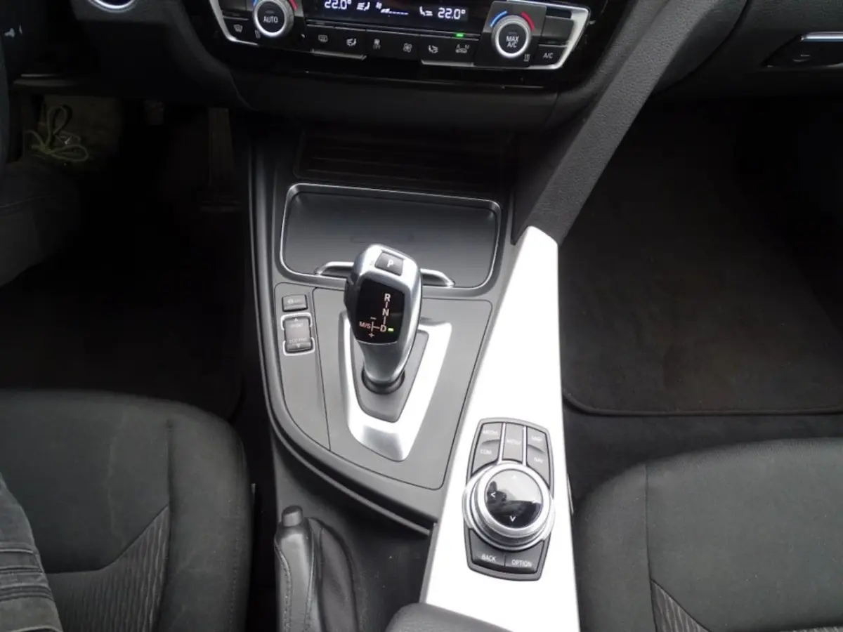 318I EXECUTIVE-Automaat-Navi-Media-Pdc-Blth-Cruise-Clima