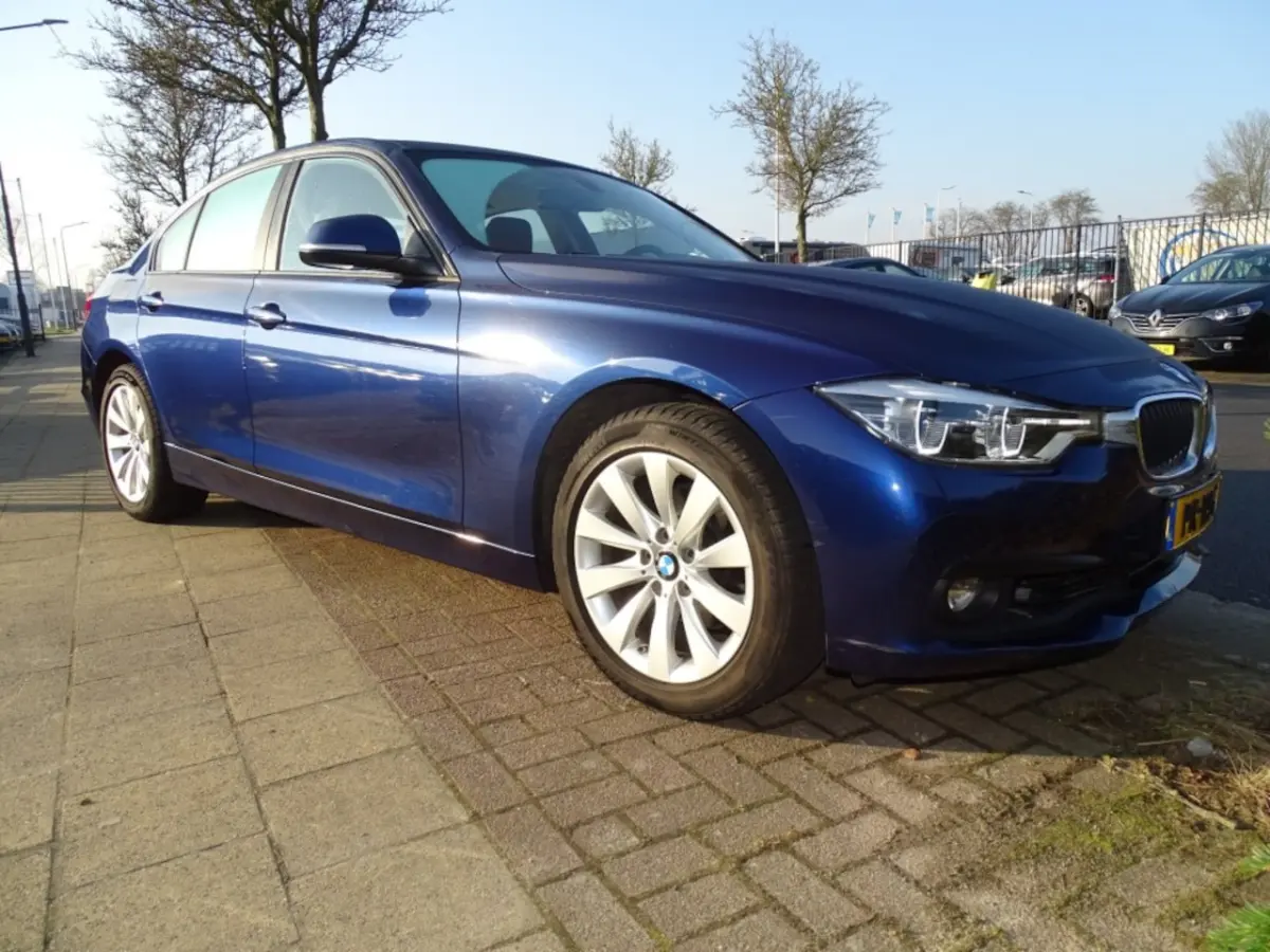 318I EXECUTIVE-Automaat-Navi-Media-Pdc-Blth-Cruise-Clima