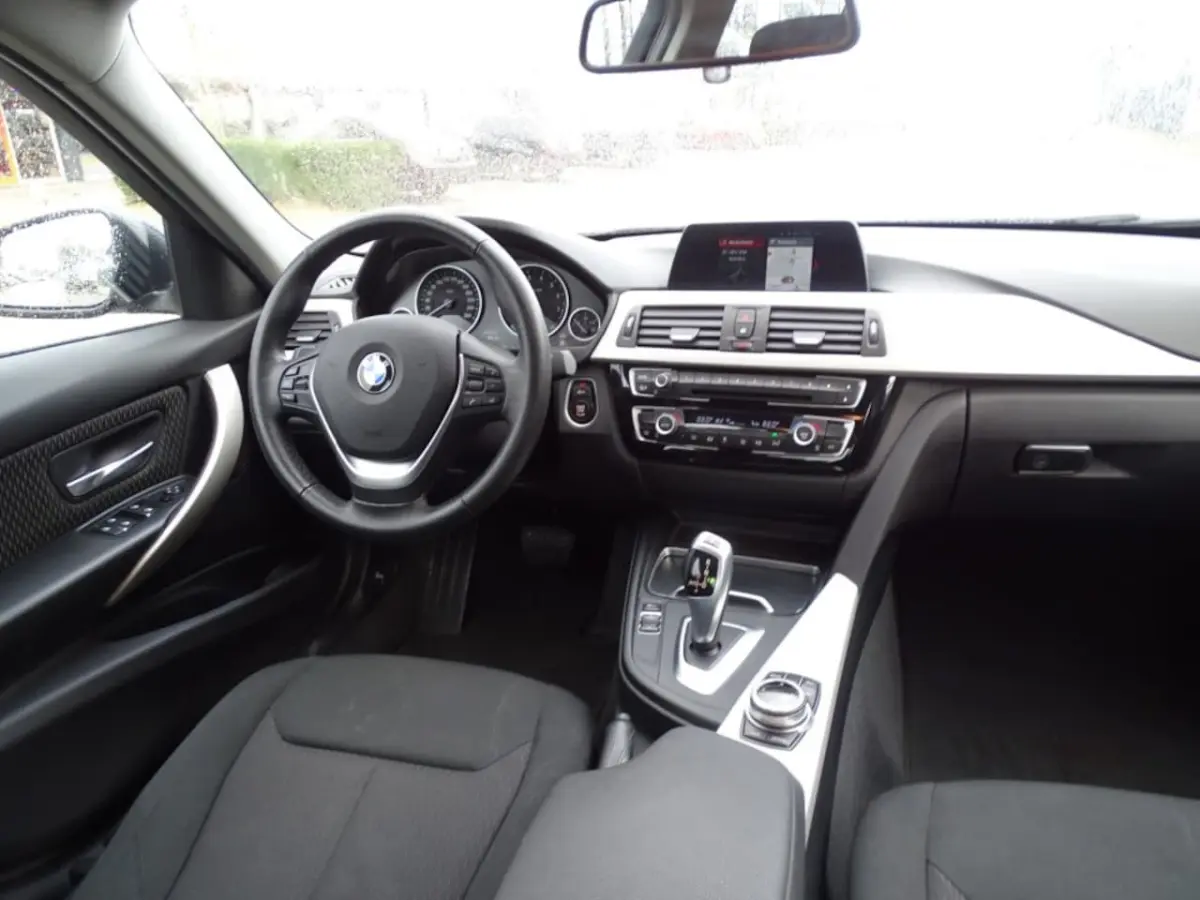 318I EXECUTIVE-Automaat-Navi-Media-Pdc-Blth-Cruise-Clima