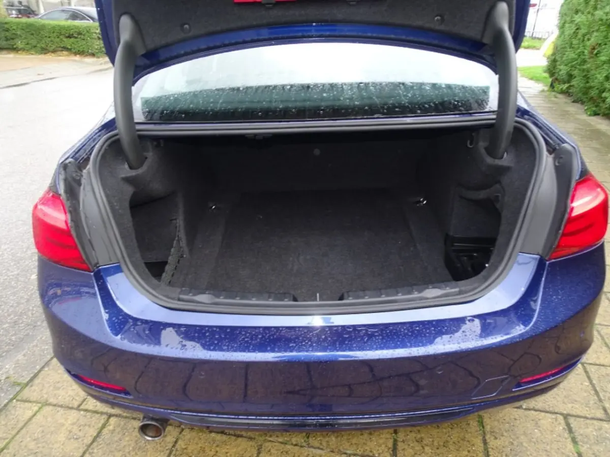 318I EXECUTIVE-Automaat-Navi-Media-Pdc-Blth-Cruise-Clima