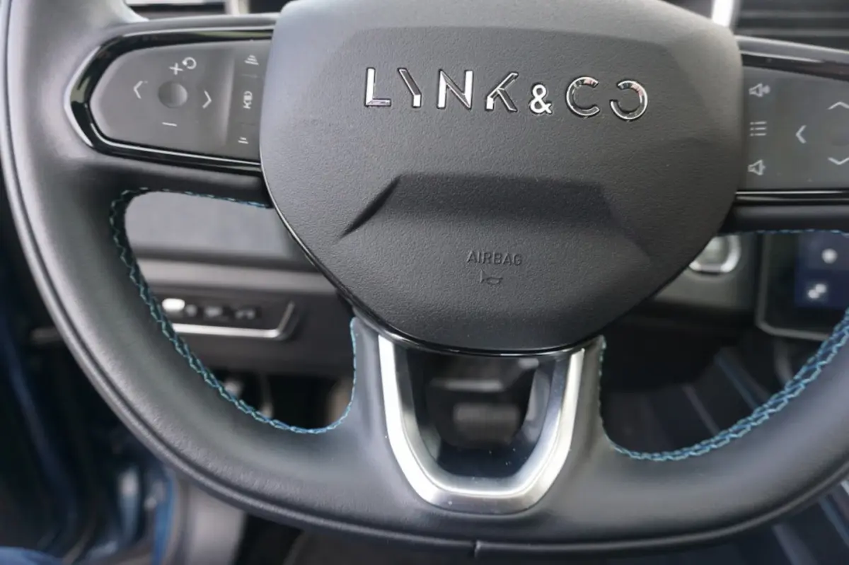 1.5TD 261pk PHEV 7DCTH 360 camera Panoramadak