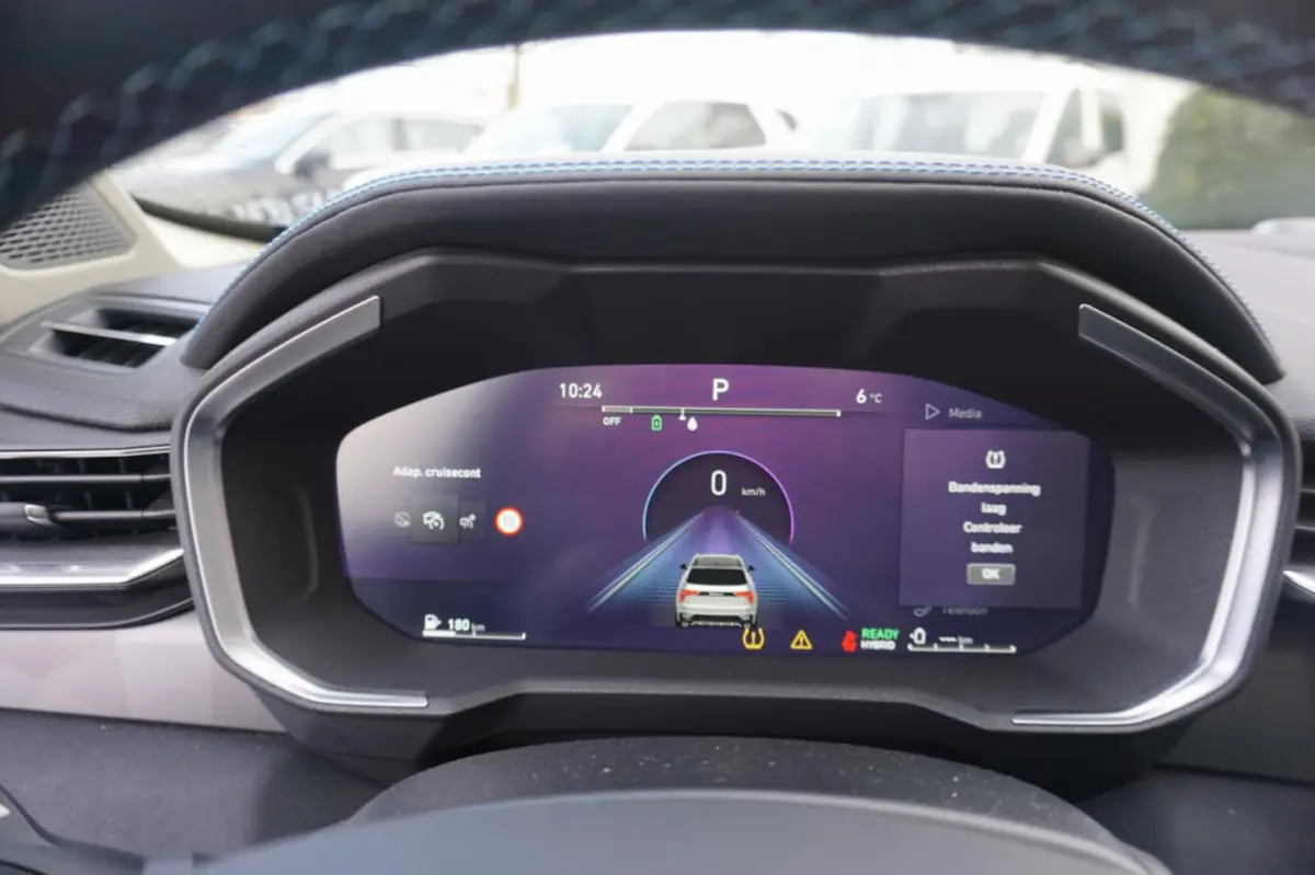 1.5TD 261pk PHEV 7DCTH 360 camera Panoramadak