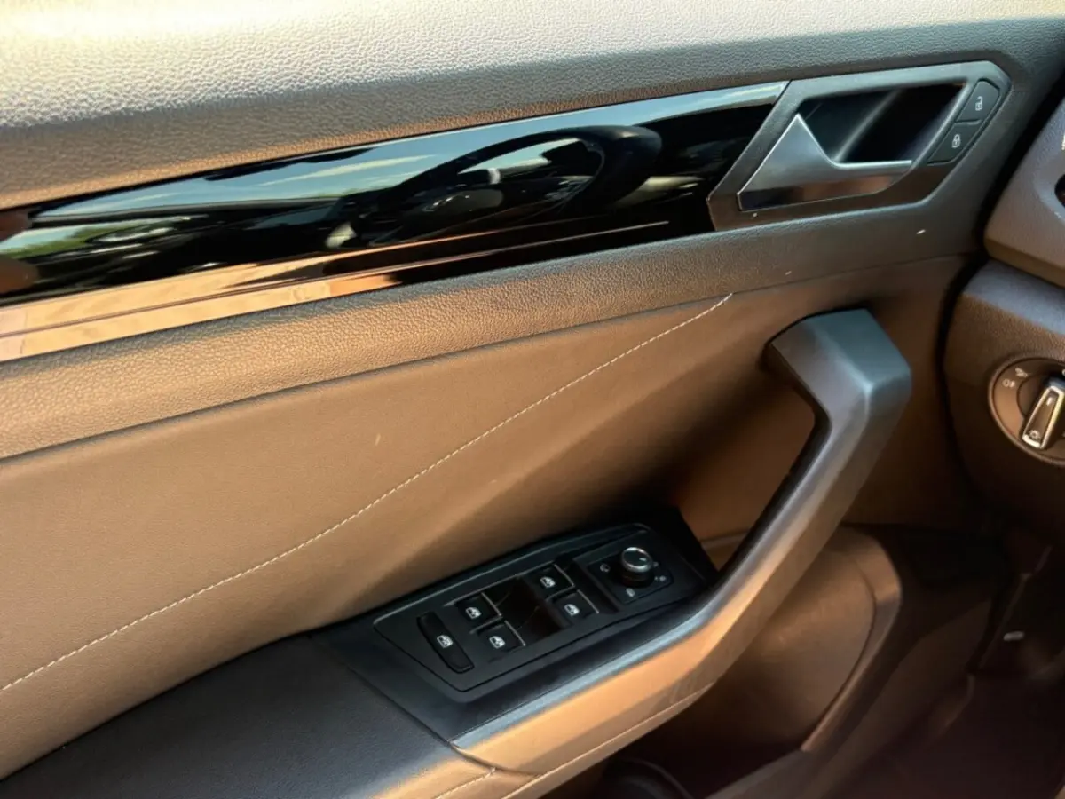 1.0 TSI R-LINE FACELIFT NAVI CAMERA CARPLAY DIGITALE SCHERM AIRCO LMV P