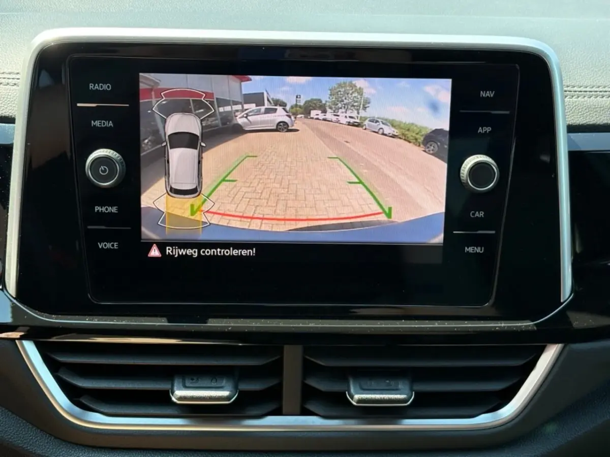 1.0 TSI R-LINE FACELIFT NAVI CAMERA CARPLAY DIGITALE SCHERM AIRCO LMV P