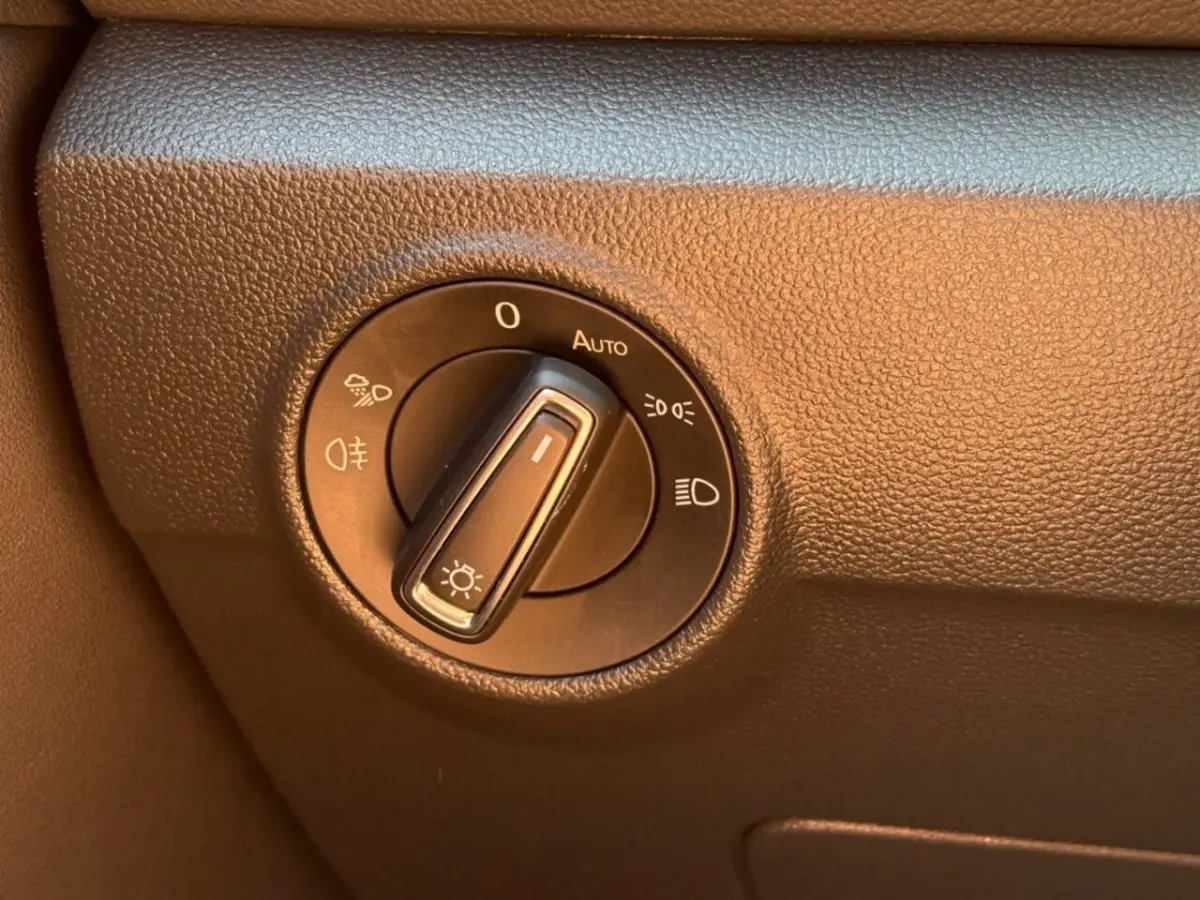 1.0 TSI R-LINE FACELIFT NAVI CAMERA CARPLAY DIGITALE SCHERM AIRCO LMV P