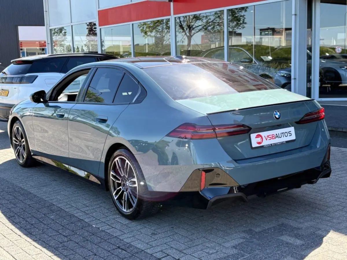 520I AUT. M SPORTPAKKET PRO PANO-DAK LEER HEAD-UP NAVI CAMERA CARPLAY MEMORY HK SOUND
