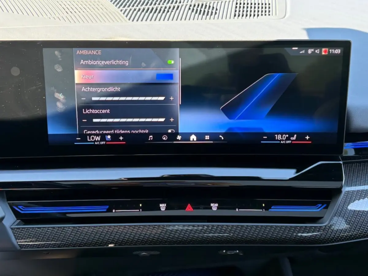 520I AUT. M SPORTPAKKET PRO PANO-DAK LEER HEAD-UP NAVI CAMERA CARPLAY MEMORY HK SOUND