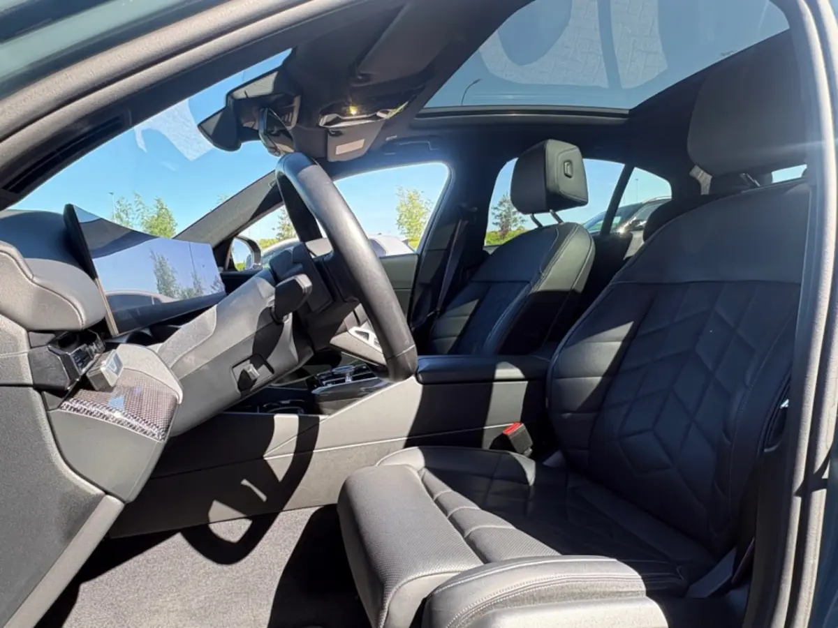 520I AUT. M SPORTPAKKET PRO PANO-DAK LEER HEAD-UP NAVI CAMERA CARPLAY MEMORY HK SOUND