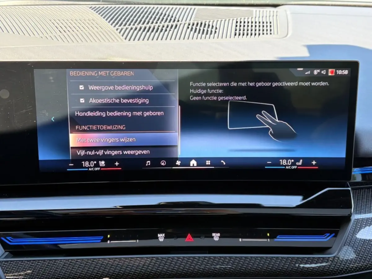 520I AUT. M SPORTPAKKET PRO PANO-DAK LEER HEAD-UP NAVI CAMERA CARPLAY MEMORY HK SOUND