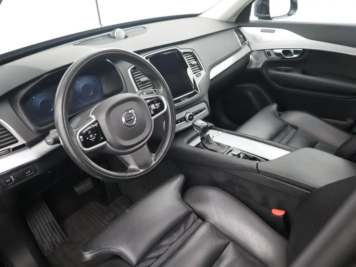 2.0 D5 AWD Momentum 7PERS / BOWERS & WILKINS / PANORAMADAK / STOELVERW / STUURVERW / KEYLE