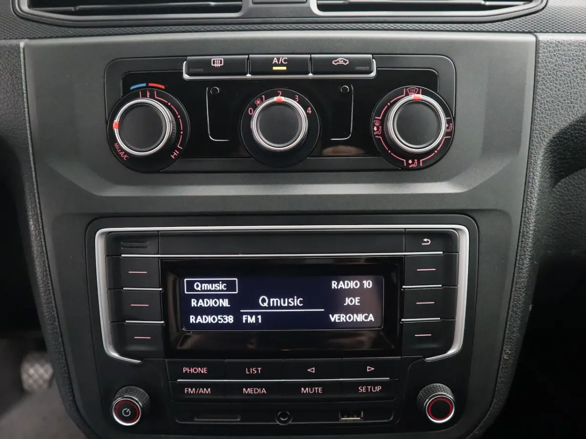 2.0 TDI L2H1 BMT Trendline TREKHAAK / AIRCO / ELEK RAMEN / BLUETOOTH / NL-AUTO