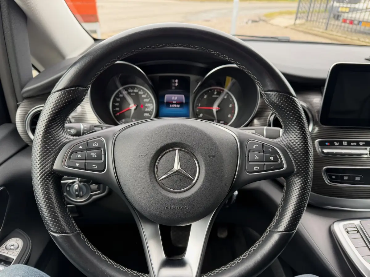 300d 4-MATIC L3 XXL DC | Avantgarde | 360Â° Camera | Mbux