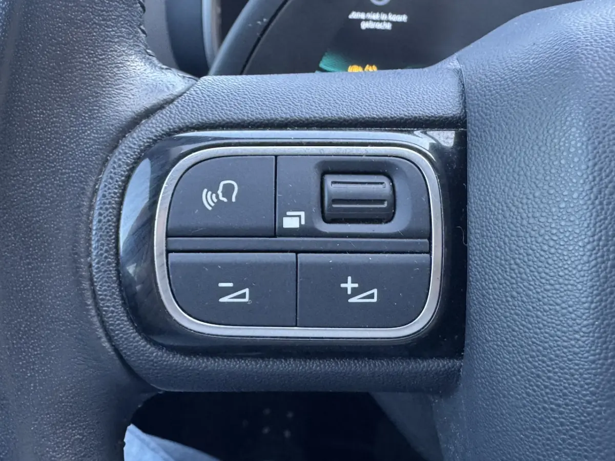 1.2 PureTech Business // NAVI // CAMERA // TREKHAAK // CLIMA // CRUISE // DODENHOEK SENSOR