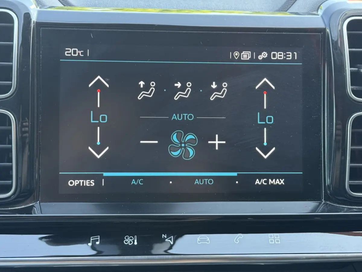 1.2 PureTech Business // NAVI // CAMERA // TREKHAAK // CLIMA // CRUISE // DODENHOEK SENSOR