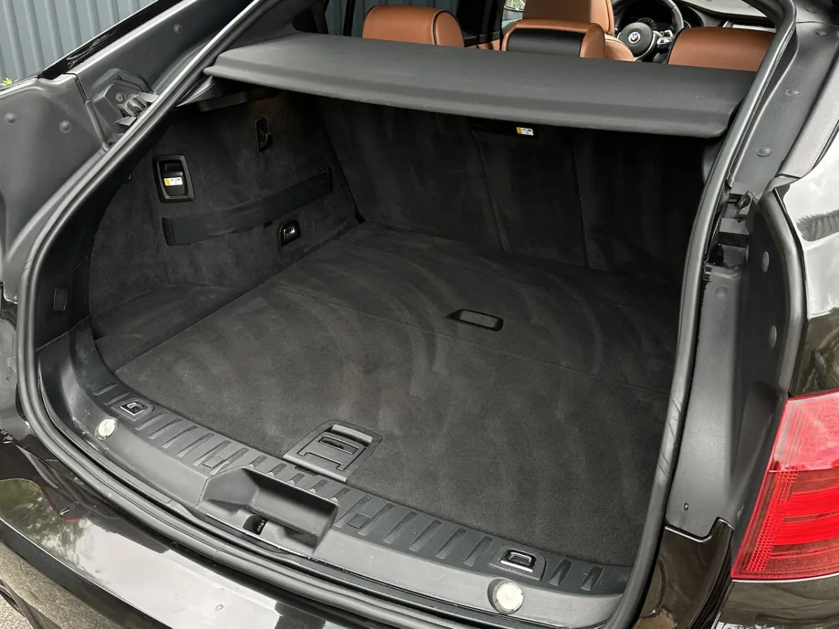 550xi V8 M Sport 449 pk NAP, Panoramdak, Trekhaak, Massage