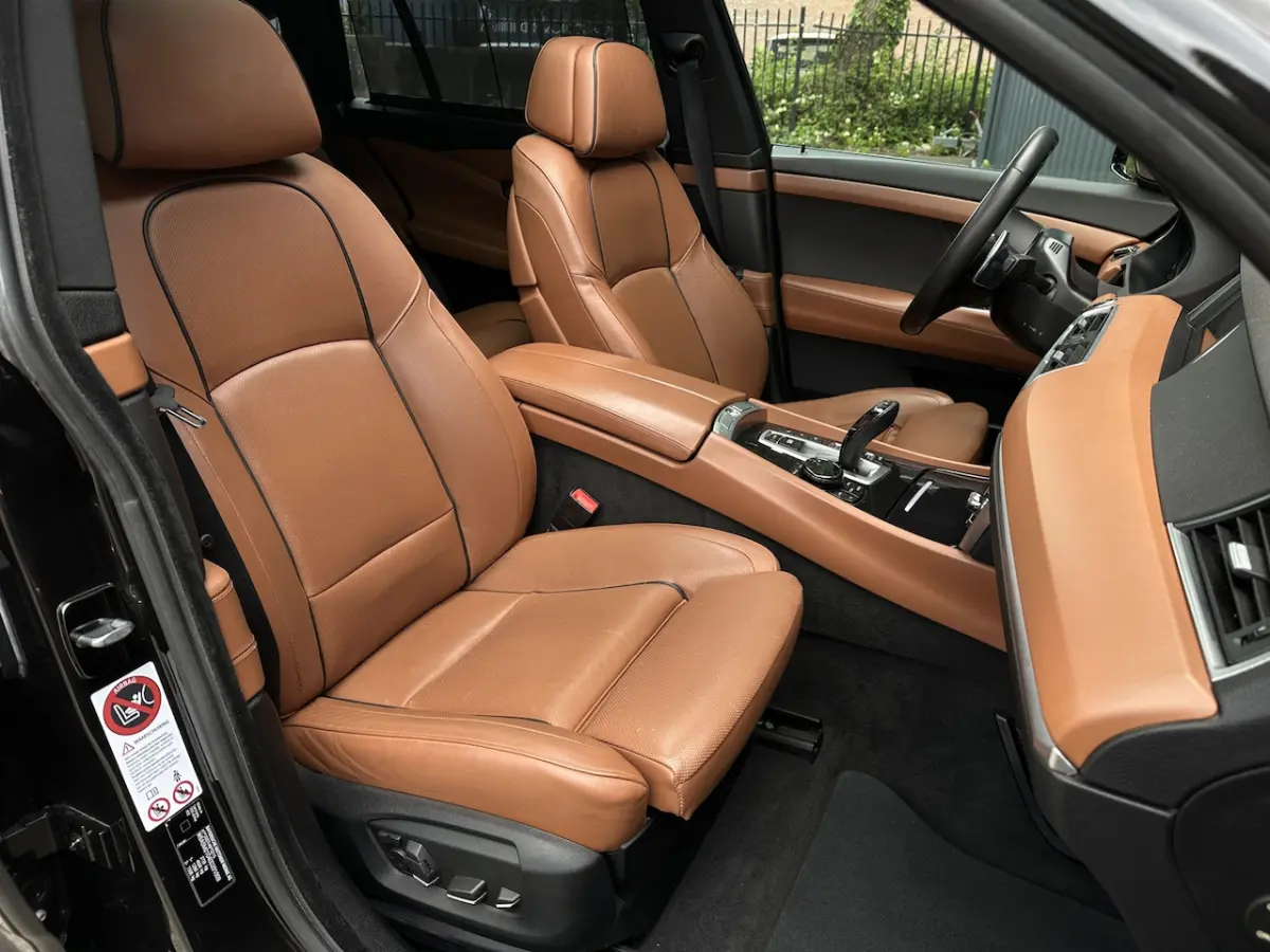 550xi V8 M Sport 449 pk NAP, Panoramdak, Trekhaak, Massage