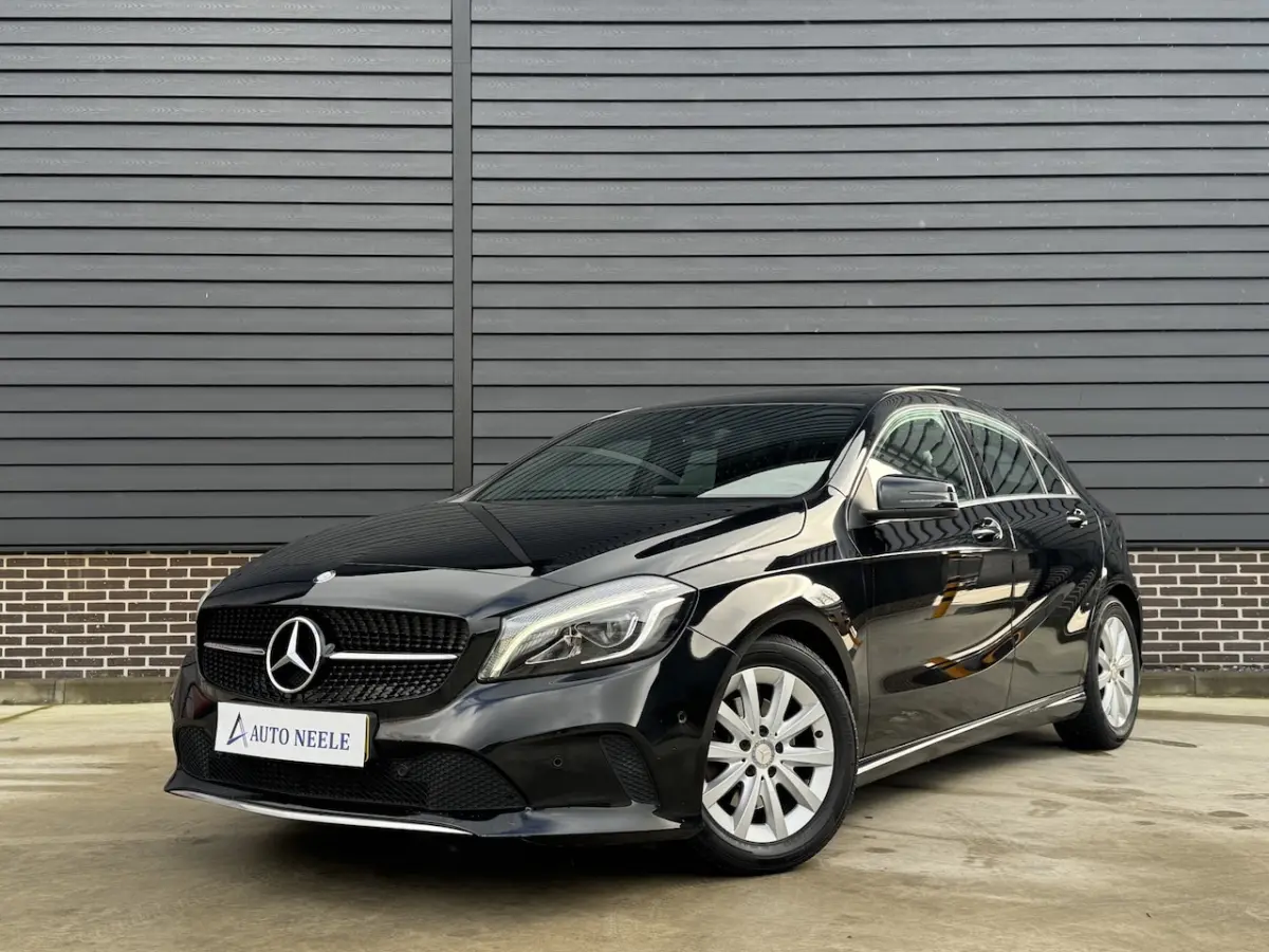 180 Lease Edition Plus Panoramadak, LED, Keyless