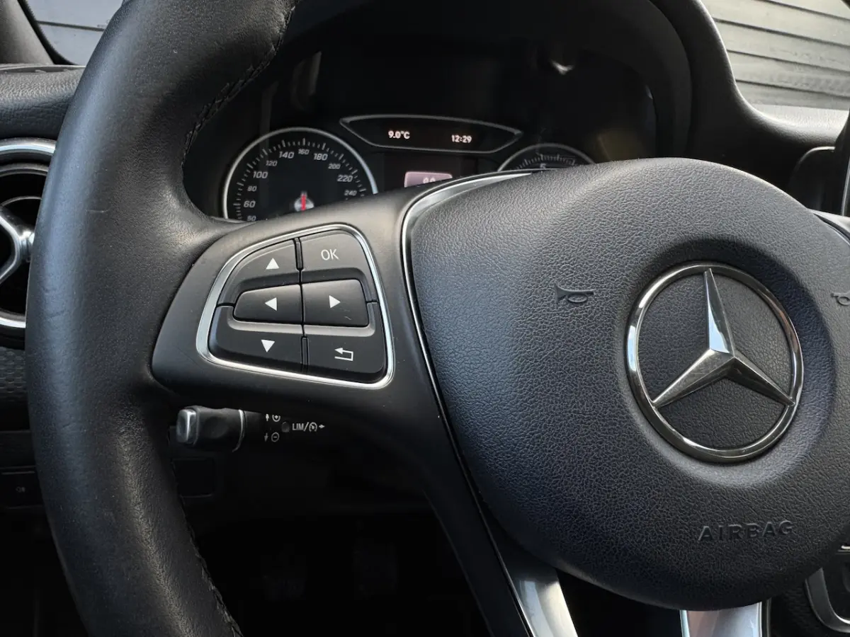 180 Lease Edition Plus Panoramadak, LED, Keyless