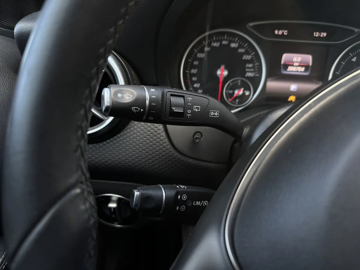 180 Lease Edition Plus Panoramadak, LED, Keyless