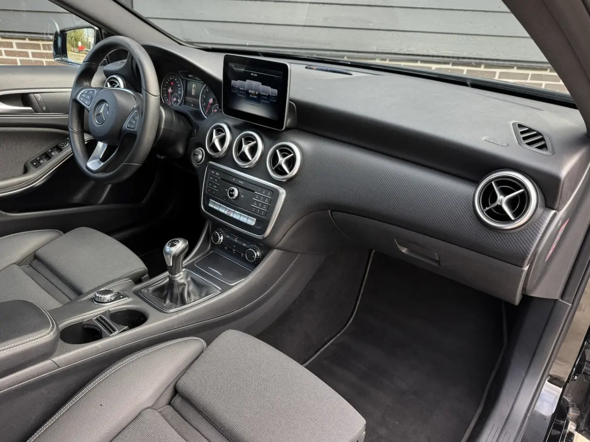 180 Lease Edition Plus Panoramadak, LED, Keyless