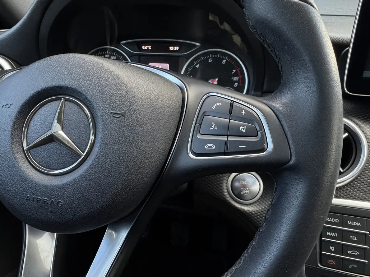 180 Lease Edition Plus Panoramadak, LED, Keyless