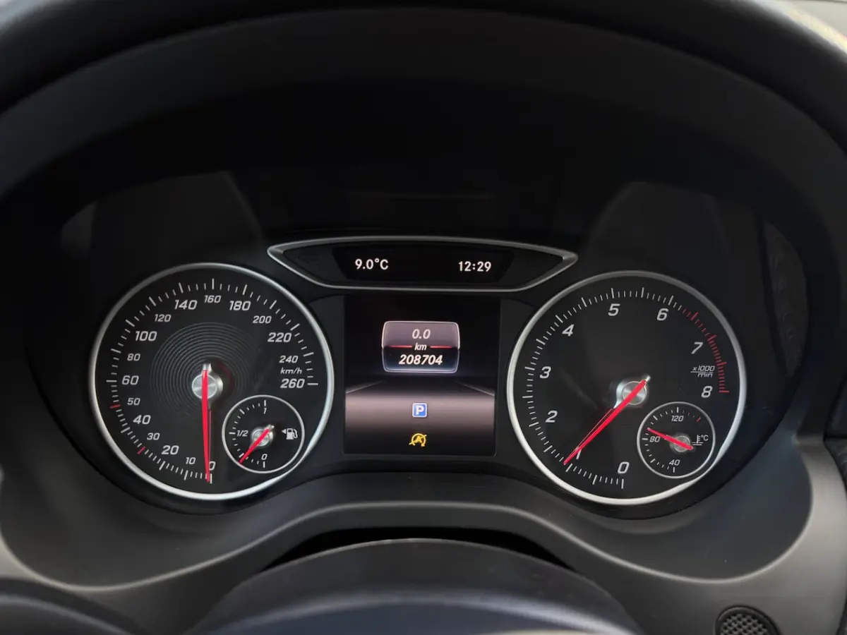 180 Lease Edition Plus Panoramadak, LED, Keyless