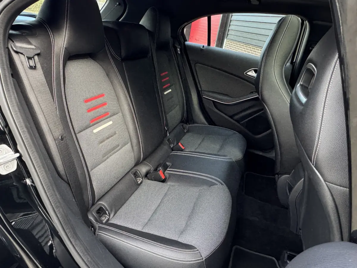 180 Lease Edition Plus Panoramadak, LED, Keyless