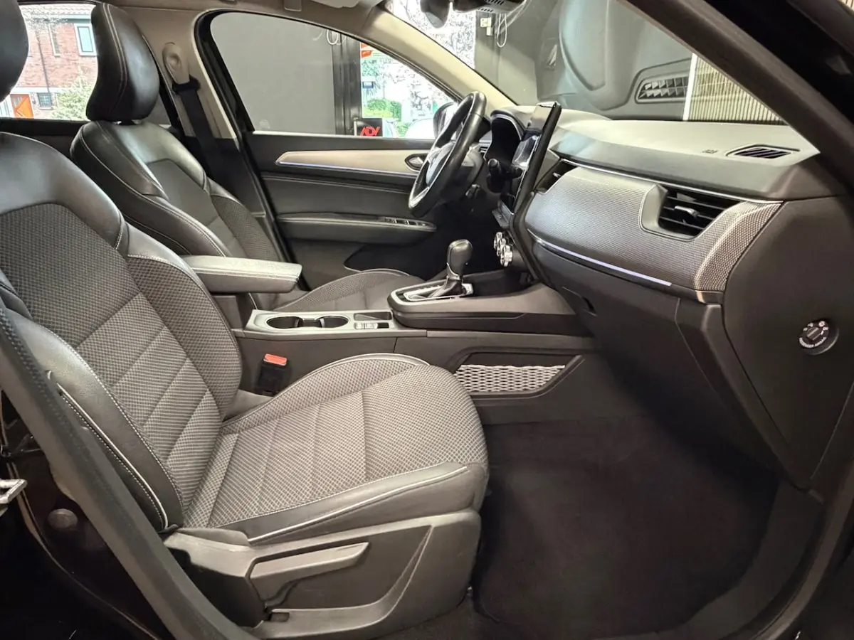 1.6 E-Tech Hybrid 145 Intense PANORAMADAK CAMERA CRUISE KEYLESS-GO LANE-ASSIST USB AUX