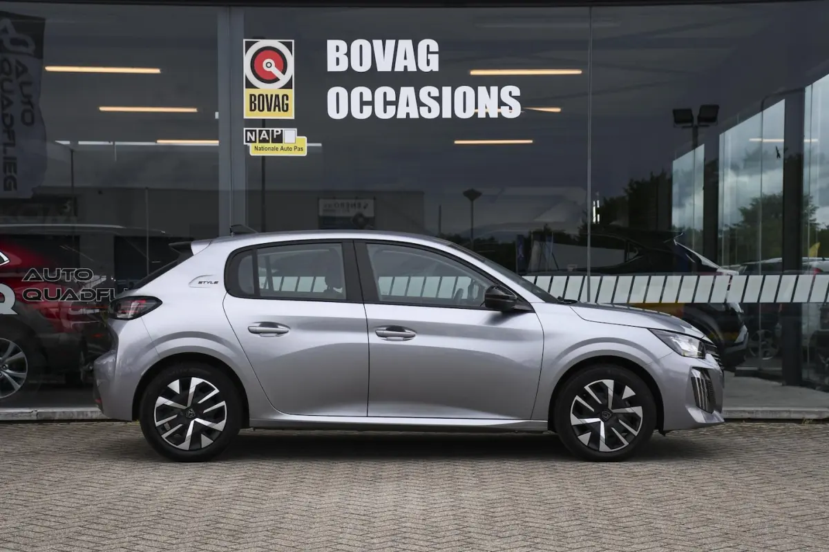 1.2 100 Active 100PK/ APPLE CARPLAY/ NAVIGATIE